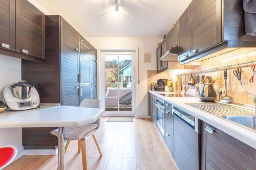 Küche mit Zugang zum Balkon - 