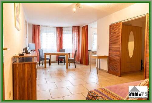 Wohnzimmer - 1 Zimmer Etagenwohnung zur Miete in Pforzheim