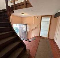 WOHNHAUS MIT VIEL FLÄCHE! IDEAL AUCH ZUR VERMIETUNG! KEINE KÄUFERPROVISION! - Wabern Unshausen