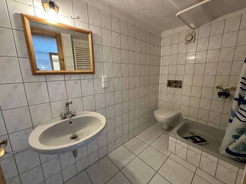 Wohnung 1 EG Bad - 