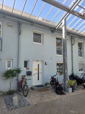 Hauseingang - 3 Zimmer Reihenmittelhaus zum Kaufen in Rüsselsheim