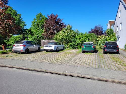 Zwei hintereinanderliegende Kfz.-Stellplätze - 