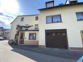 Straßenansicht Einliegerwohnung - 1 Zimmer Mehrfamilienhaus, Wohnhaus zum Kaufen in Trittenheim