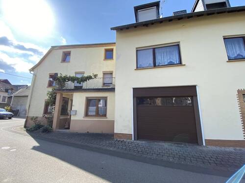 Straßenansicht Einliegerwohnung - 1 Zimmer Mehrfamilienhaus, Wohnhaus zum Kaufen in Trittenheim
