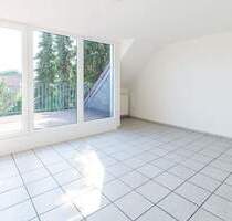 Provisionsfrei und bezugsfertig: Sonnige, gepflegte 3 Zi. DG-Whg. mit großer Dachterrasse - Leverkusen Hitdorf
