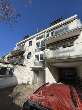 Innenhof Eingangsbereich - Solides 5-MFH in FFM-Griesheim - provisionsfrei, zentral, gepflegt