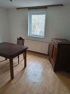 kleines Zimmer hinten Fenster - 