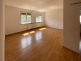 Wohnzimmer WE 2 (vermietet) - Einfamilienhaus mit 197,50 m&sup2; in Kaiserpfalz zum Kaufen