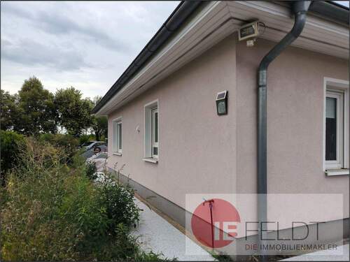 Seitenansicht - Bungalow mit 100,00 m² in Brieselang / Zeestow zum Kaufen