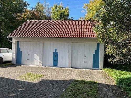 Garage (rechts) - 3 Zimmer Etagenwohnung in Bermatingen