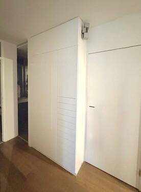 Vorraum mit Tür zum Flur - 