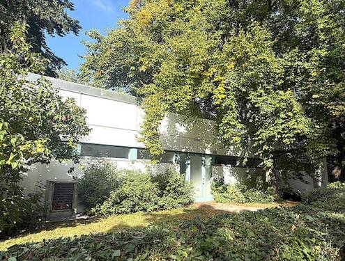 Gebäude Schwimmbad u. Sauna - 