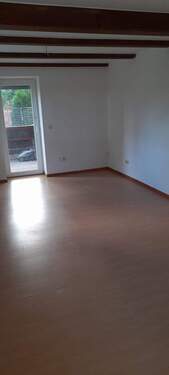 WOHNZIMMER MIT ZUGANG ZUR TERRASSE - 