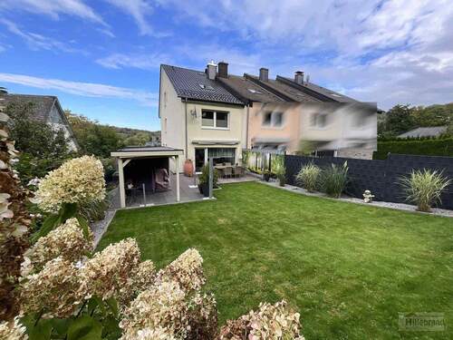 Gesamtansicht - Modernisiertes Reihenendhaus in Familienwohnlage der Stadt Brilon