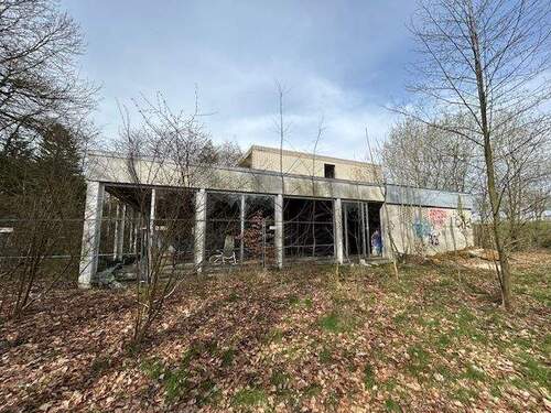 Ehemaliges Schwimmbad - 