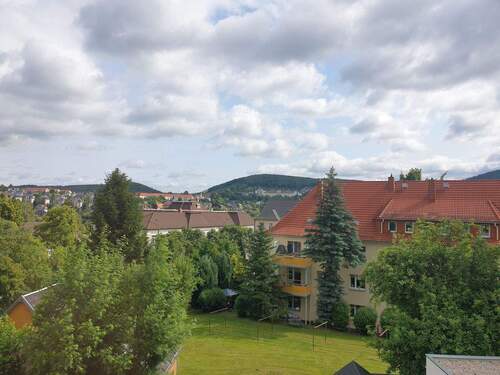 Ausblick - Günstige 4 Räume für ihre Familie, Bad mit Fenster, großer Garten und neuem Boden!
