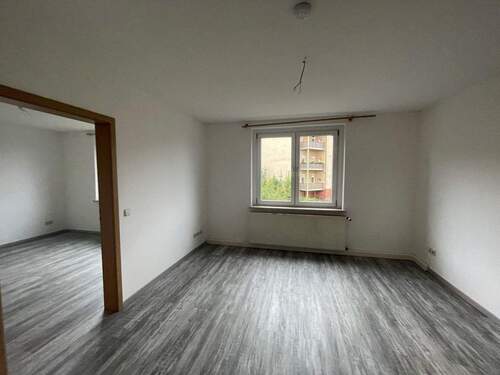 Wohnzimmer - 4- Zimmer mit 80,00 m&sup2; in Aue zur Miete
