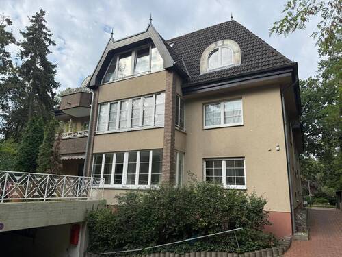 Hausansicht.jpeg - MAISONETTE Wohnung - 4 Zimmer in Berlin zu vermieten - Immobilien Baumeister seit 1971 in Neuburg und Umgebung