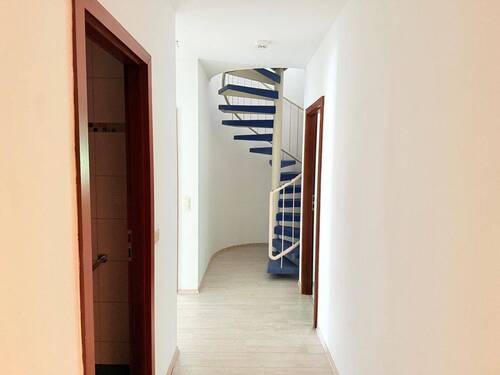 Flur mit Wendeltreppe.jpeg - 