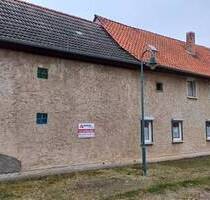 Einfamilienhaus mit viel Platz - mit Scheunen, Garagen + weiterem Nebengelass - Ditfurt