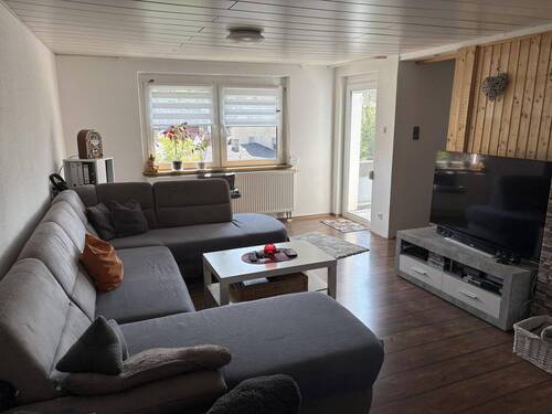 Wohnzimmer - 4 Zimmer Einfamilienhaus in Albstadt