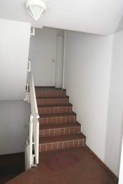 gepflegtes Treppenhaus - 2 Zimmer Etagenwohnung in Hamburg