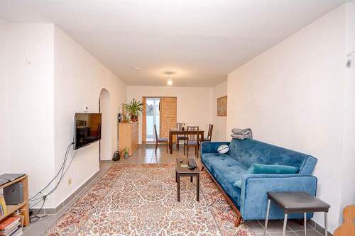 Wohnzimmer - 2 Zimmer Etagenwohnung in Köln