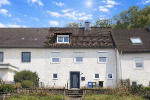 Hausansicht - Mehr als ein Zuhause: Ihr Reihenmittelhaus am Waldrand zum Wohlfühlen