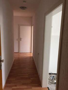 Flur - Etagenwohnung mit 55,00 m&sup2; in Leverkusen zur Miete