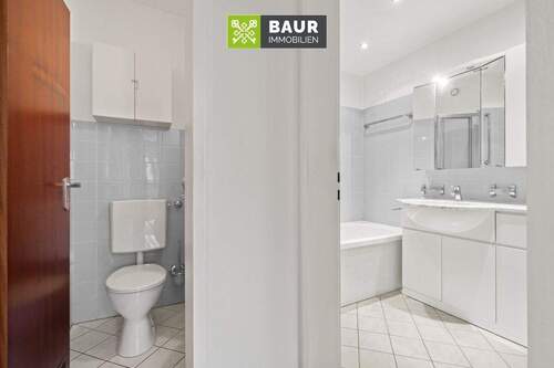 Badezimmer mit sep. WC - 