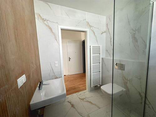 Badezimmer mit Dusche - 