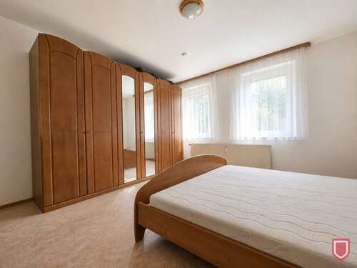 Schlafzimmer - 9 Zimmer Einfamilienhaus in Calden