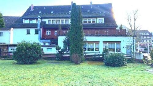 vom Garten zum Haus - Ein komplettes Hotel mit Garten und weiterem Baugrundstück zum Preis einer Wohnung