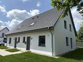 Ansicht - ...Neubau Erstbezug! Attraktive DHH in KfW 55 Standard mit Süd- West Terrassen und Stellplätzen