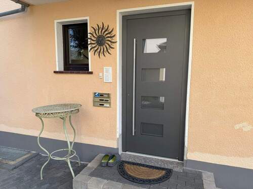 Hauseingang - Etagenwohnung mit 90,00 m² in Bad Neuenahr-Ahrweiler zum Kaufen