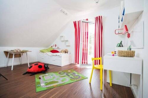 Kinderzimmer - 6 Zimmer Mehrfamilienhaus, Wohnhaus zum Kaufen in Lippstadt