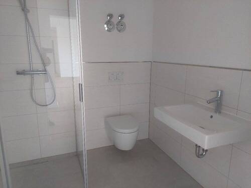 .... modernen Duschbad und ..... - 