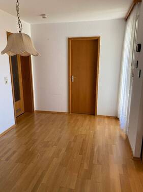 Bereich Essplatz - Hübsche 3,5 Zimmer ETW mit Westbalkon, Parkettböden, TG, oberstes Stock, tolle Aussicht, ruhige Lage