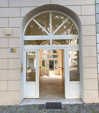 Eingang - Beliebte Lage! Freie 2 - Zimmer Eigentumswohnung - Brunnenviertel in Berlin Mitte