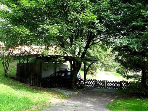 Grundstückseinfahrt - 7 Zimmer Einfamilienhaus in Willingen (Upland)