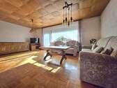 Wohnzimmer mit Terrassenzugang - 4 Zimmer Einfamilienhaus in Wilster