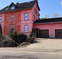 Pockau bei Zschopau: Saniertes Mehrfamilienhaus: 3 WE, voll vermietet, Balkone, Garage & Stellplätze - Pockau-Lengefeld