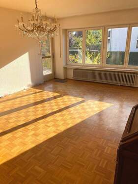 Wohnzimmer - Mehrfamilienhaus, Wohnhaus mit 261,00 m² in Straubing zum Kaufen