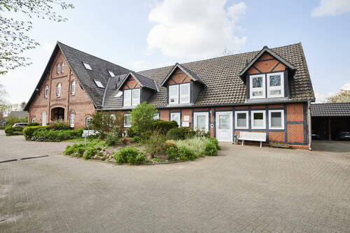 Bauernhaus Ansicht seitlich von vorne - 