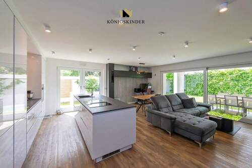 Wohn-Esszimmer/ Offene Küche - LEBENSSTIL FÜR STILBEWUSSTE! Exklusive 4,5-Zi.-Wohnung mit Terrasse, Garten, Carport, PKW-Stellplatz