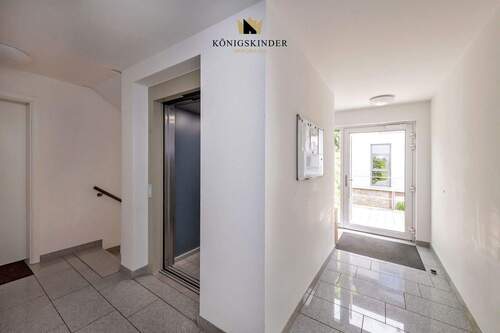 Hauseingang - 4 Zimmer Etagenwohnung zum Kaufen in Lorch