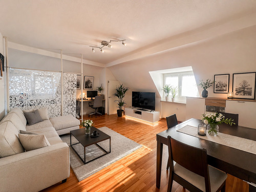 Wohnzimmer - Charmantes Wohnen im beliebten Zooviertel - lichtdurchflutet, renoviert, wertstabil