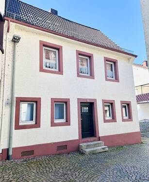 Straßenansicht - Landstuhl - Einfamilienhaus in zentraler Lage