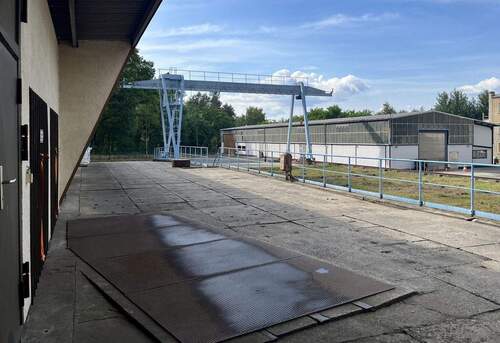 Gelände / Haupthalle - 