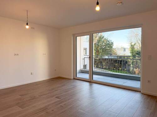 Wohnzimmer - Etagenwohnung - Wunderschöne 2-Zimmer-Wohnung mit West-Loggia